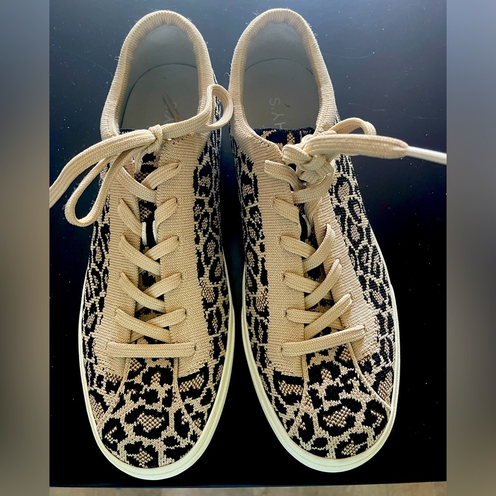 Lace up Sneaker